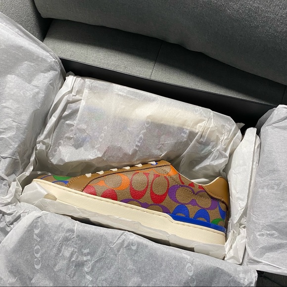 ❤️SOLD❤️Coach Sneaker In Rainbow Signature Canvas Size 7 - Picture 5 of 6